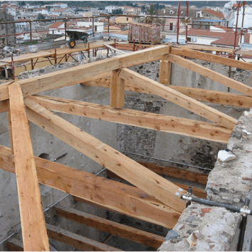 Preparazione del legno per il rifacimento del tetto